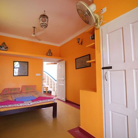 Holi-Wood Guesthouse Puduccseri Kültér fotó