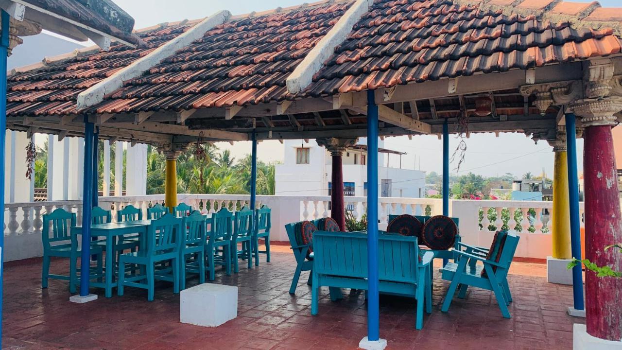 Holi-Wood Guesthouse Puduccseri Kültér fotó
