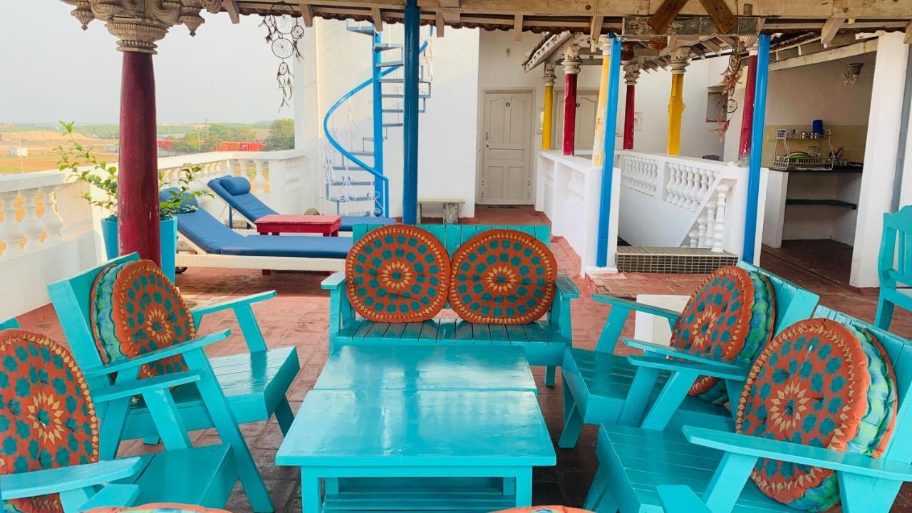 Holi-Wood Guesthouse Puduccseri Kültér fotó