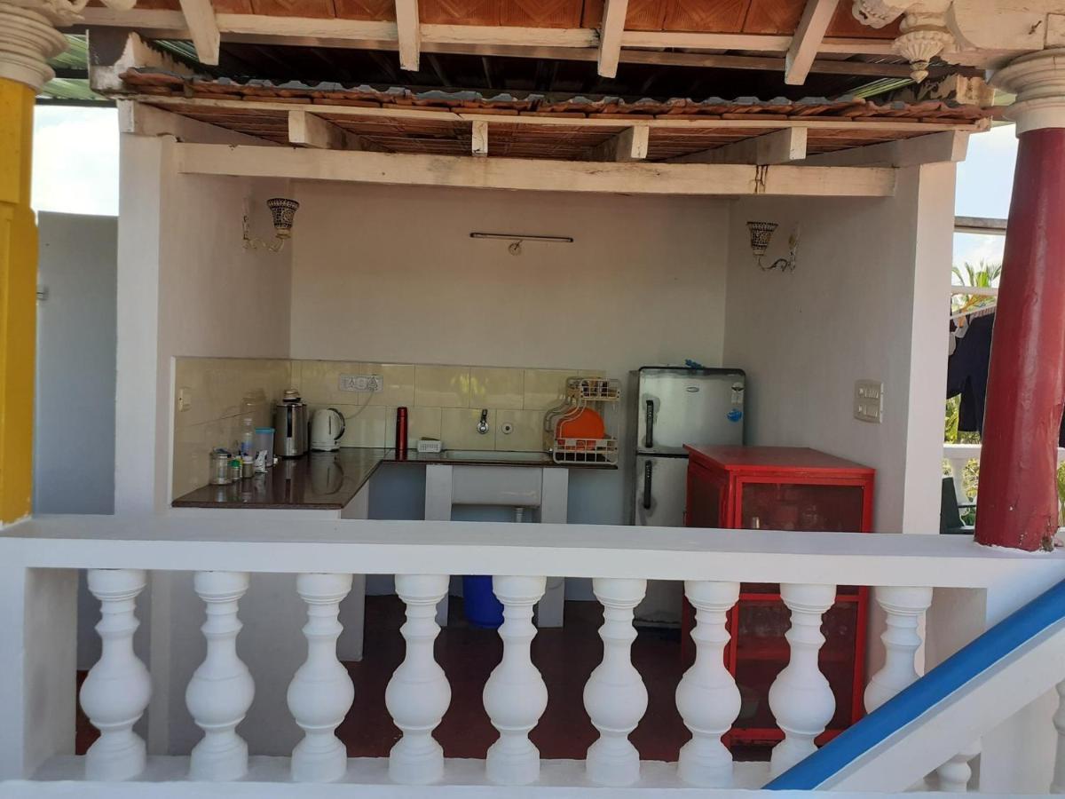 Holi-Wood Guesthouse Puduccseri Kültér fotó