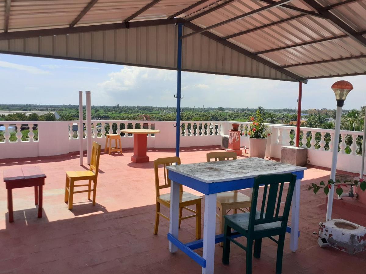 Holi-Wood Guesthouse Puduccseri Kültér fotó