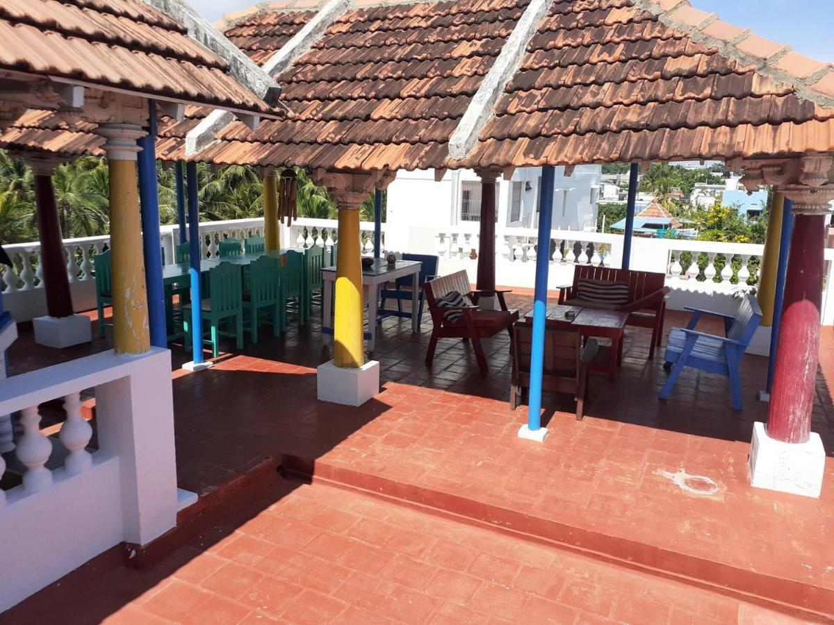 Holi-Wood Guesthouse Puduccseri Kültér fotó