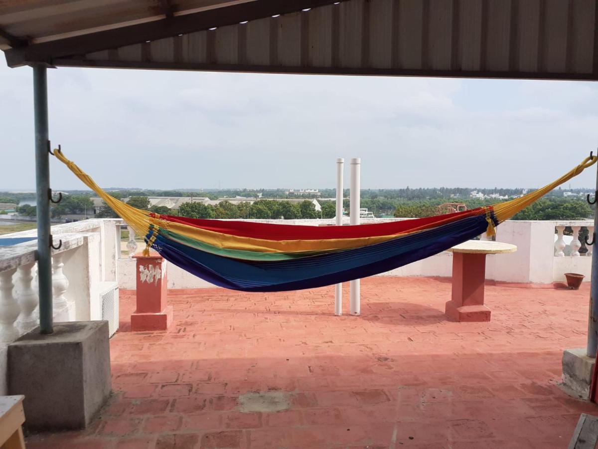 Holi-Wood Guesthouse Puduccseri Kültér fotó