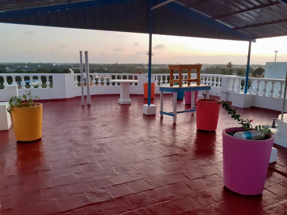 Holi-Wood Guesthouse Puduccseri Kültér fotó