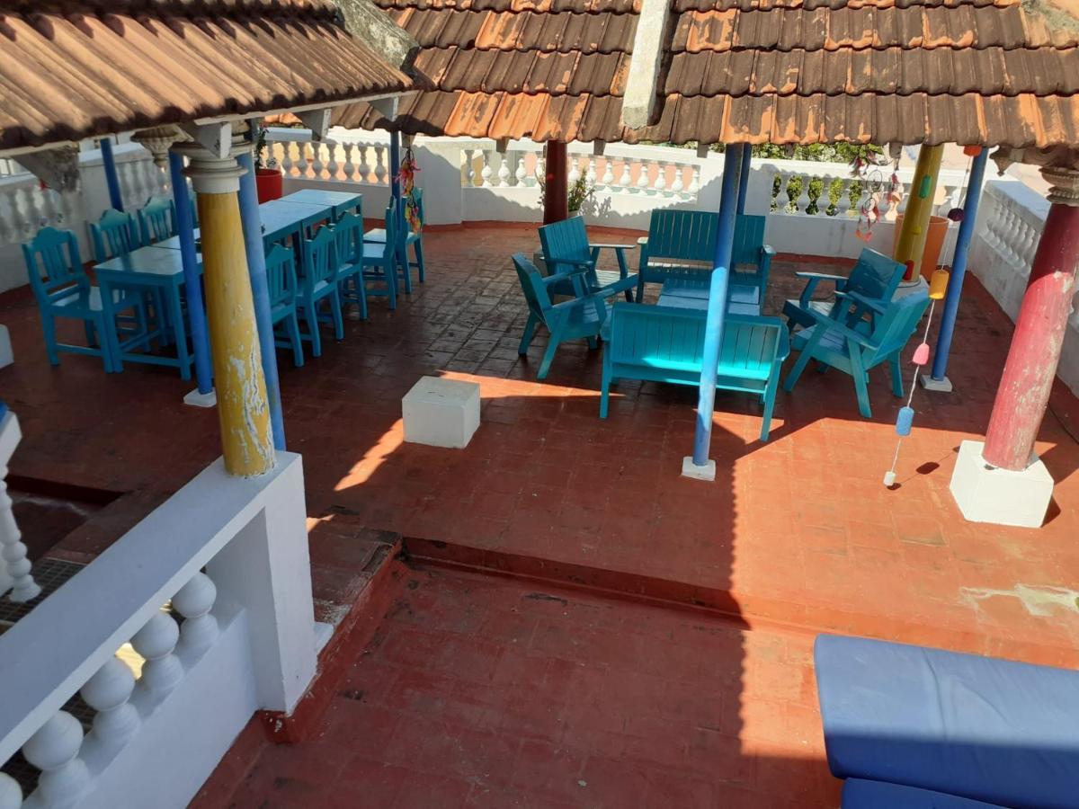Holi-Wood Guesthouse Puduccseri Kültér fotó