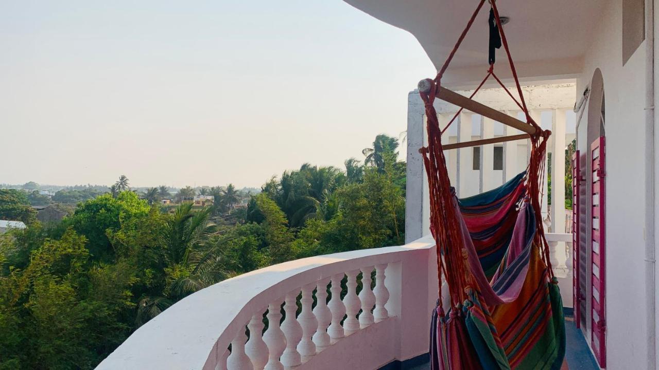 Holi-Wood Guesthouse Puduccseri Kültér fotó