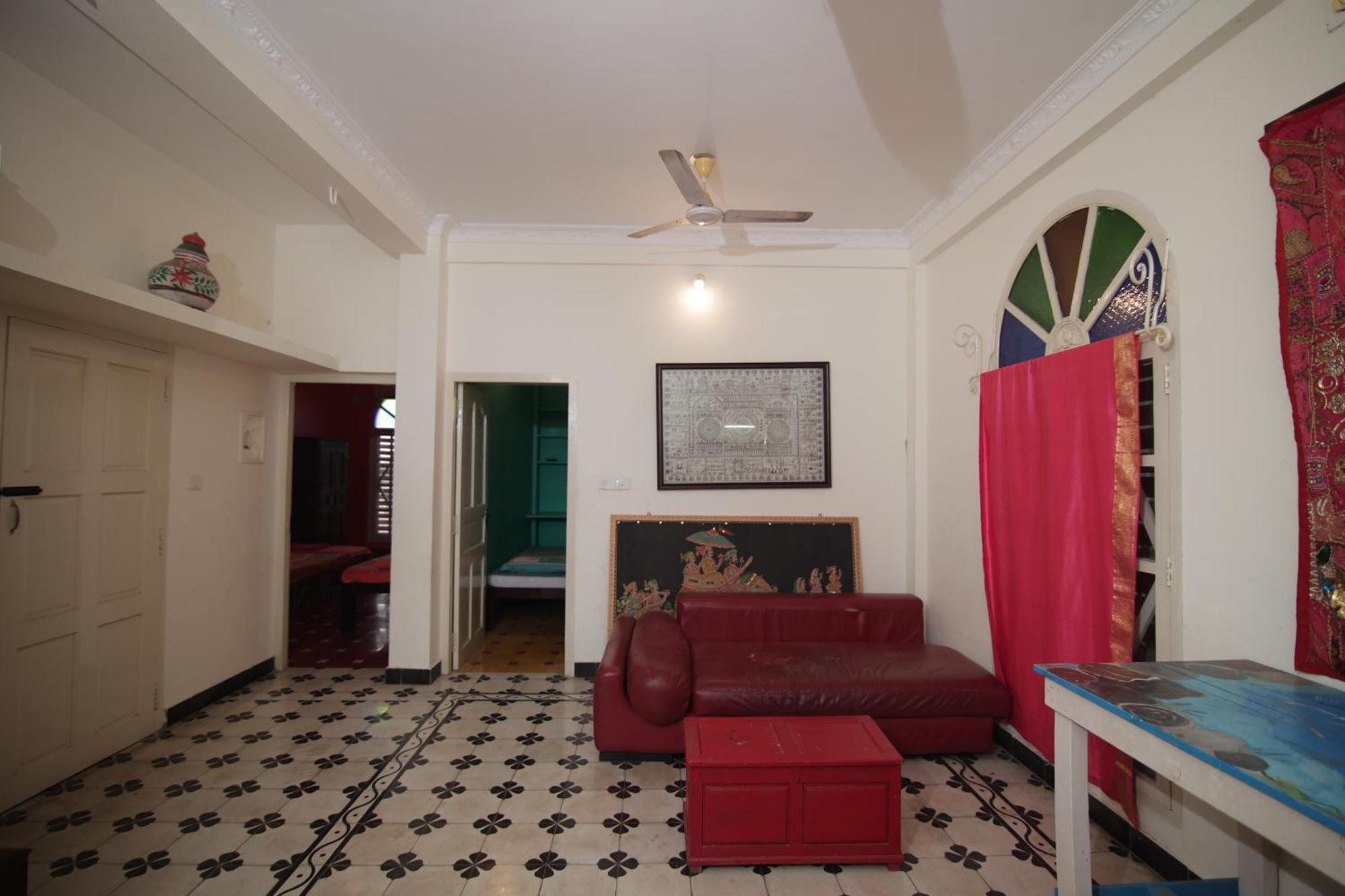 Holi-Wood Guesthouse Puduccseri Kültér fotó
