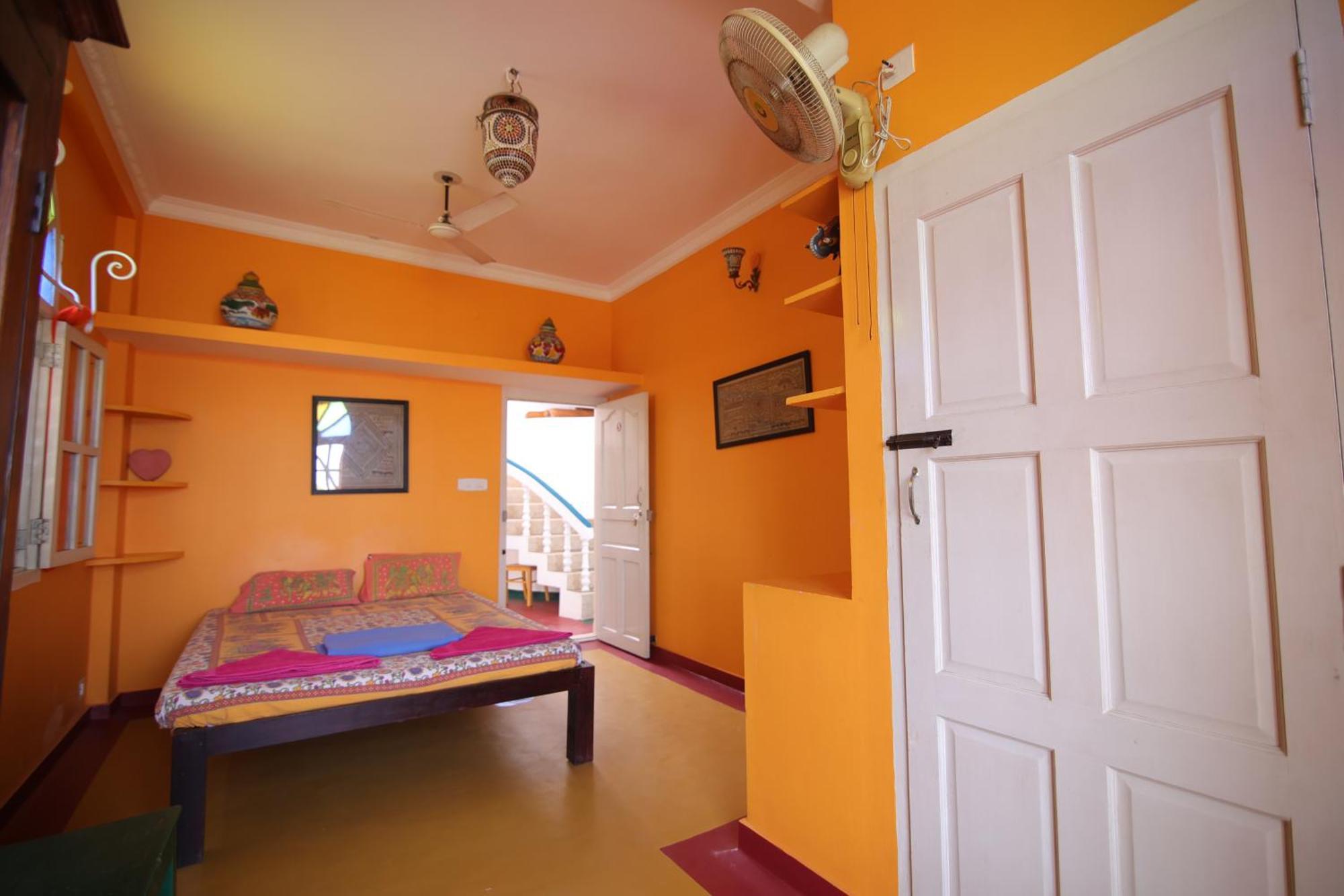 Holi-Wood Guesthouse Puduccseri Kültér fotó