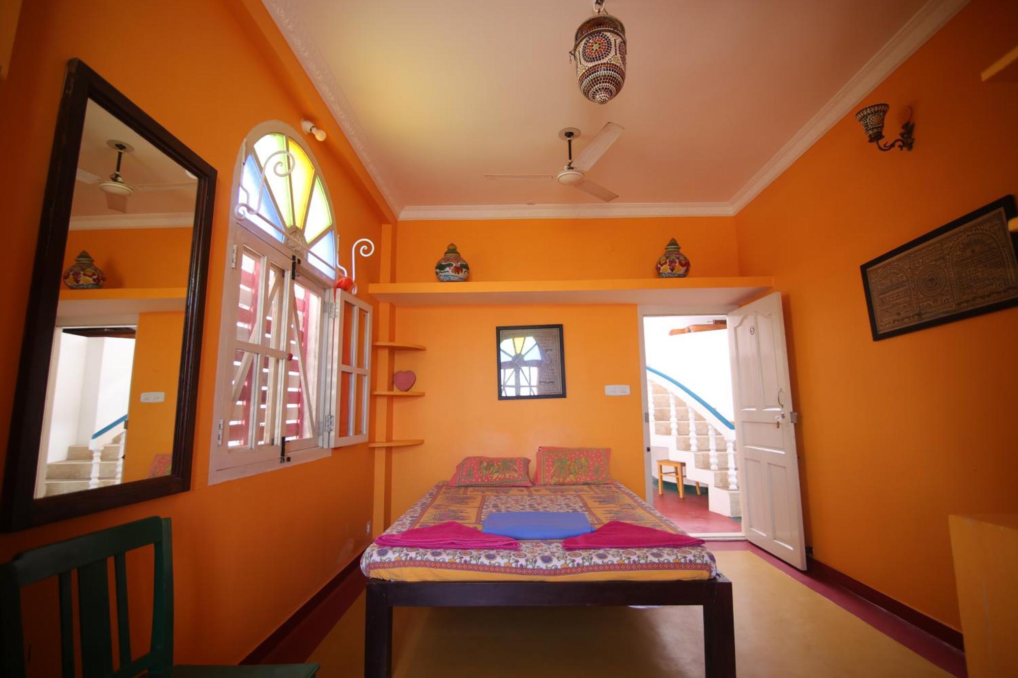 Holi-Wood Guesthouse Puduccseri Kültér fotó